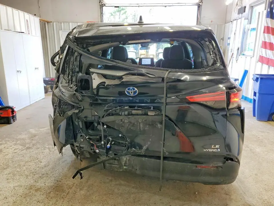 2021 TOYOTA SIENNA LE  