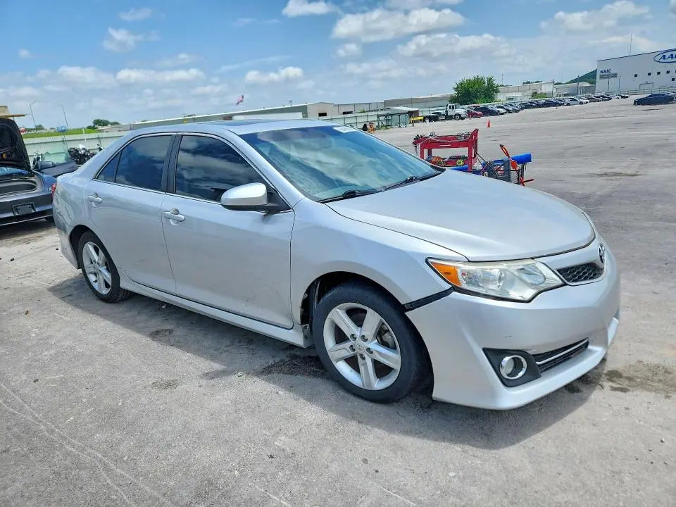 2013 TOYOTA CAMRY SE  