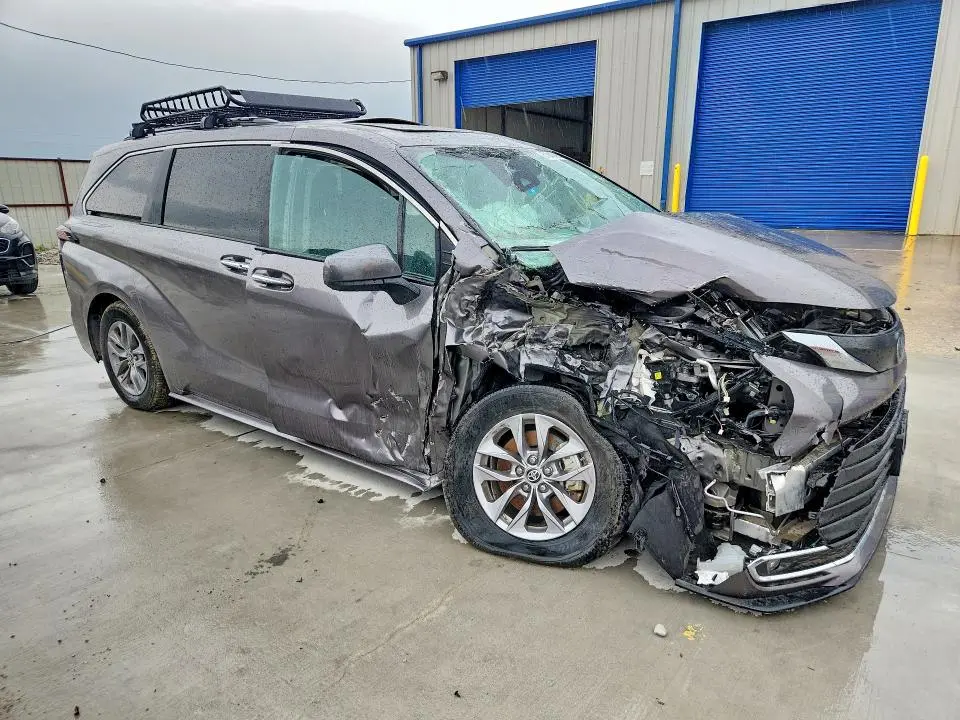 2024 TOYOTA SIENNA XLE 7-PASSENGER  