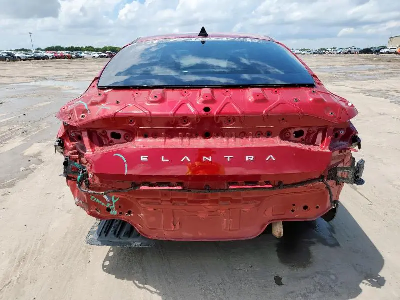 2025 HYUNDAI ELANTRA SE  