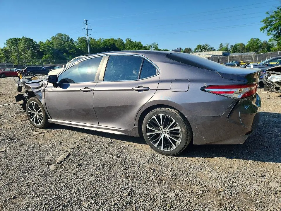 2020 TOYOTA CAMRY SE  