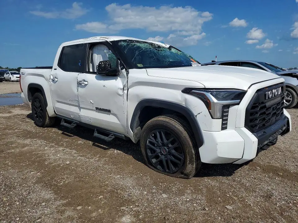 2024 TOYOTA TUNDRA   