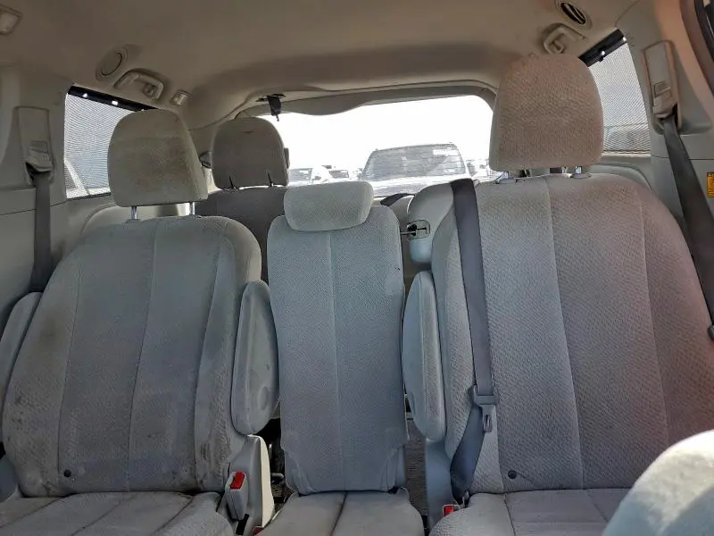 2011 TOYOTA SIENNA LE  