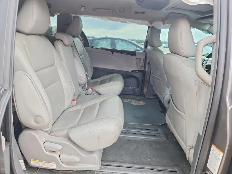 2019 TOYOTA SIENNA XLE 8-PASSENGER  