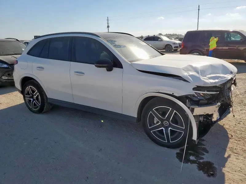 2025 MERCEDES-BENZ GLC 300  