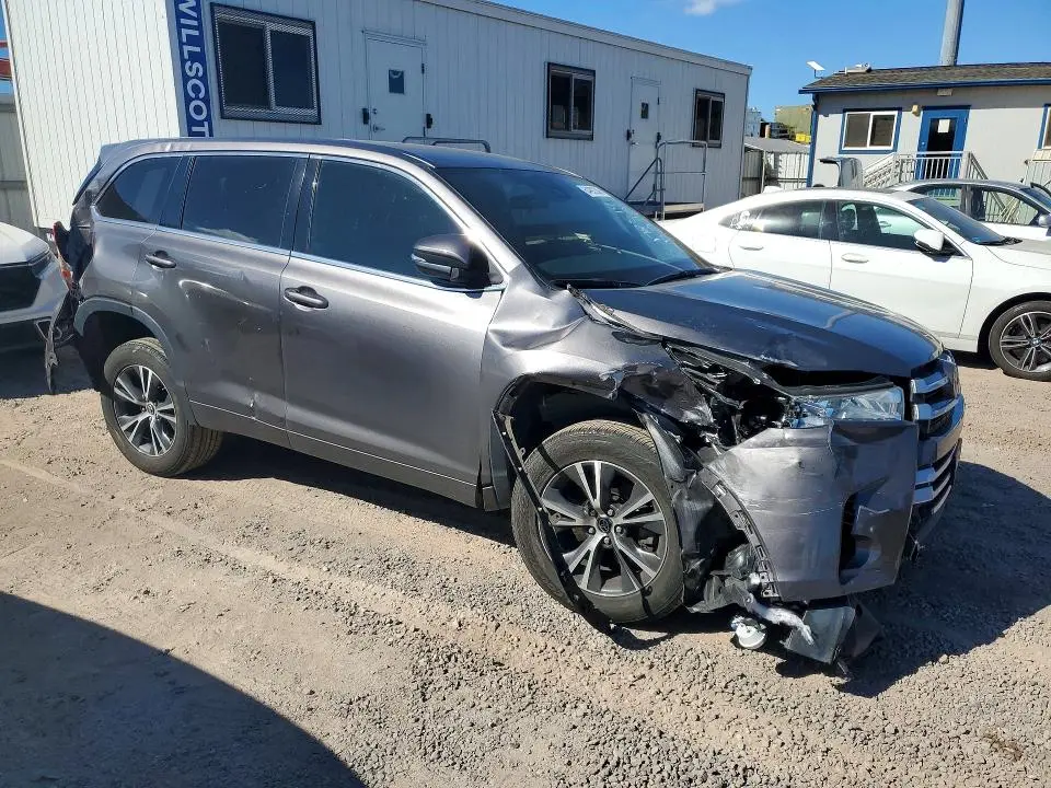 2017 TOYOTA HIGHLANDER LE  