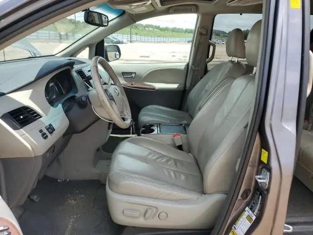 2011 TOYOTA SIENNA XLE  