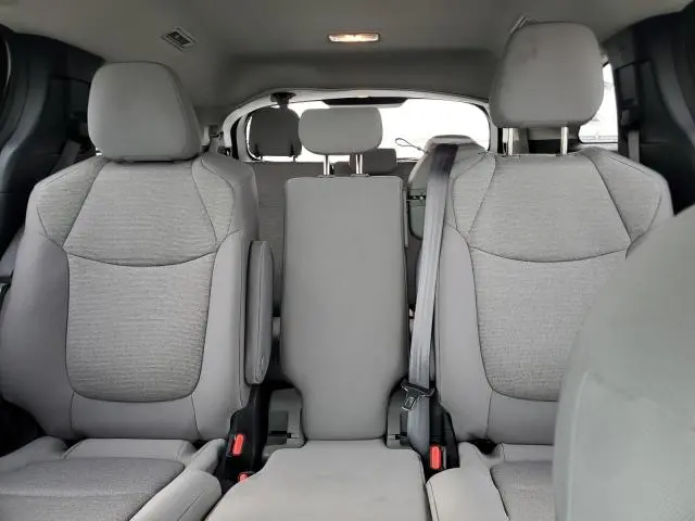 2025 TOYOTA SIENNA LE  
