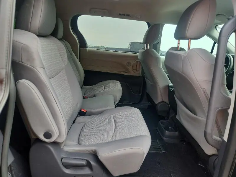 2021 TOYOTA SIENNA LE  