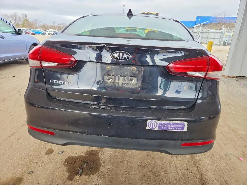 2018 KIA FORTE LX  