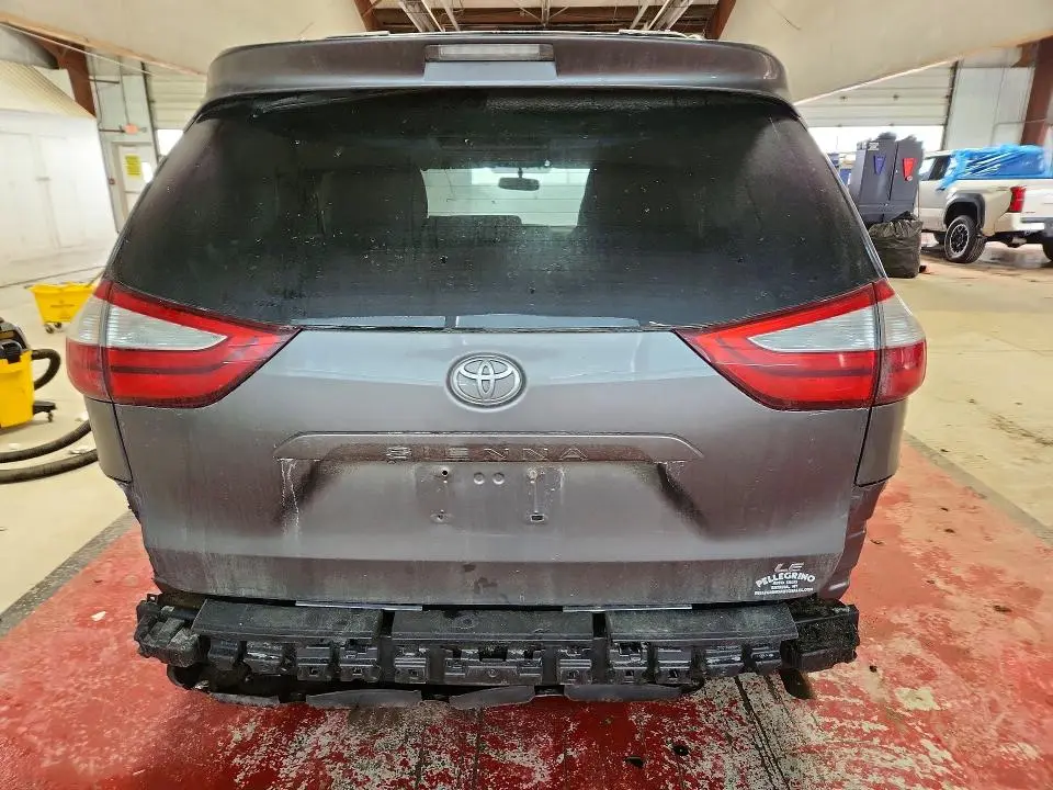 2015 TOYOTA SIENNA LE 8-PASSENGER  