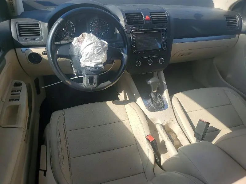 2010 VOLKSWAGEN JETTA SE  
