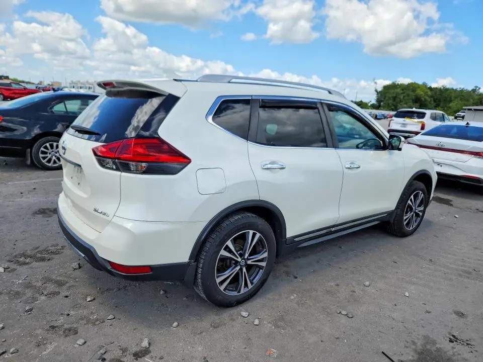 2017 NISSAN ROGUE SL  