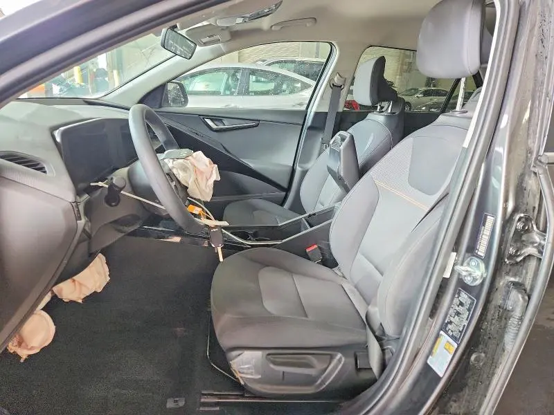 2023 KIA NIRO LX  