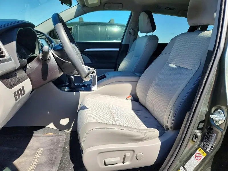 2016 TOYOTA HIGHLANDER LE PLUS  