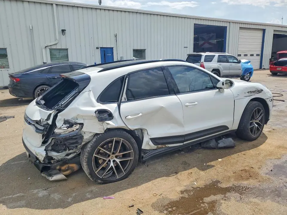 2022 PORSCHE MACAN   