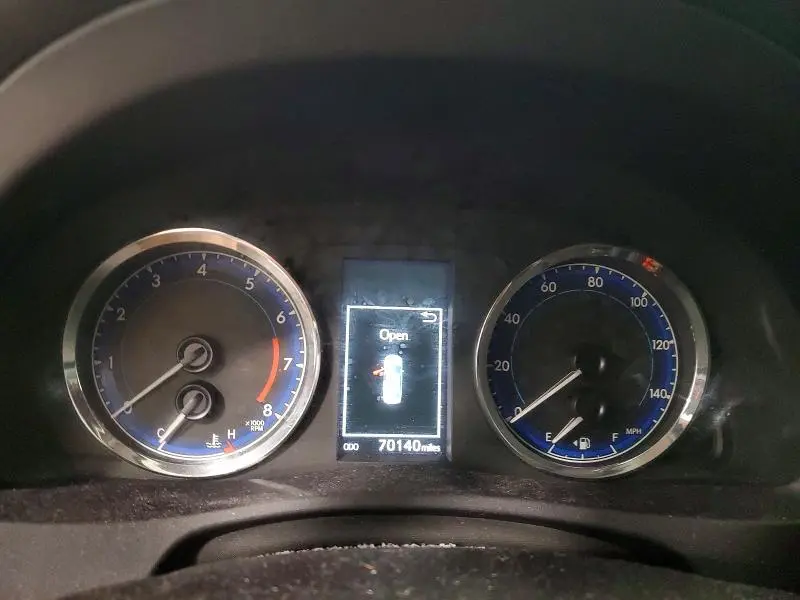 2018 TOYOTA COROLLA SE  