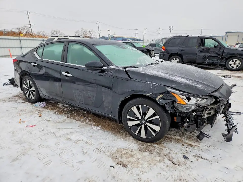 2022 NISSAN ALTIMA SV  