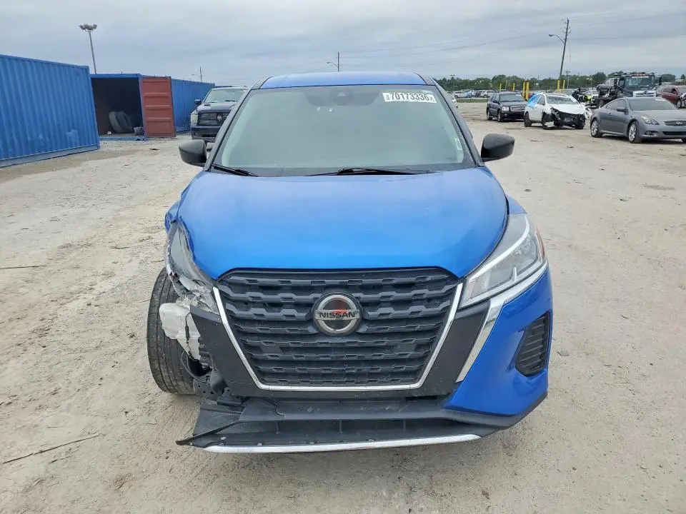 2021 NISSAN KICKS S  