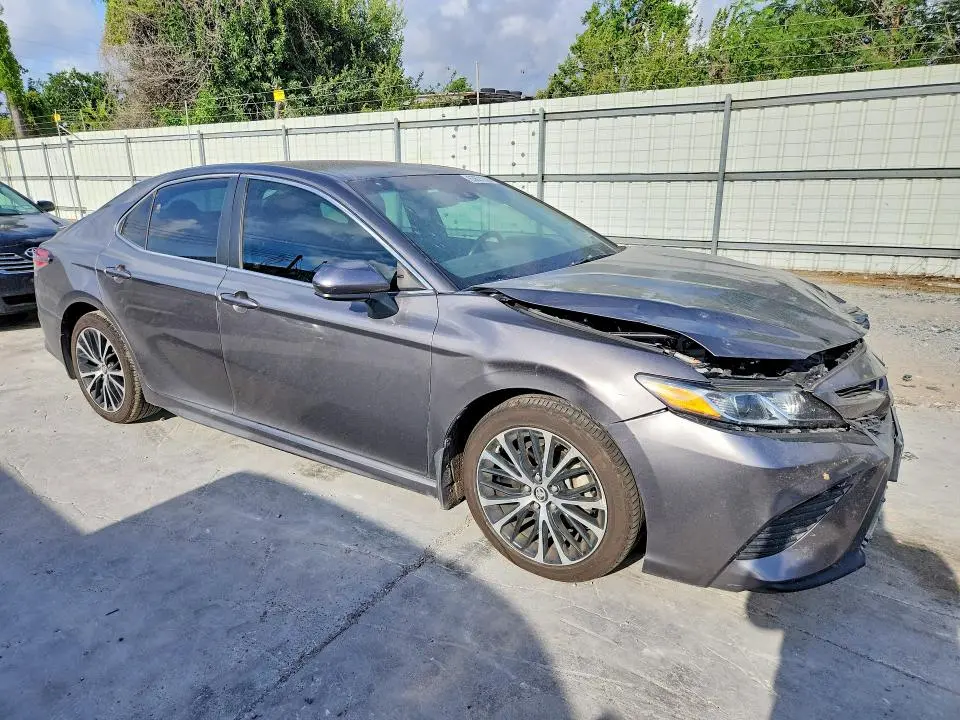 2018 TOYOTA CAMRY SE  