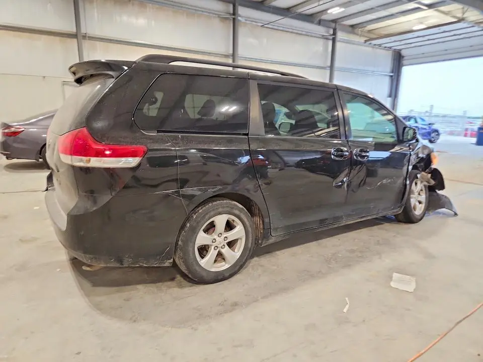 2011 TOYOTA SIENNA LE  