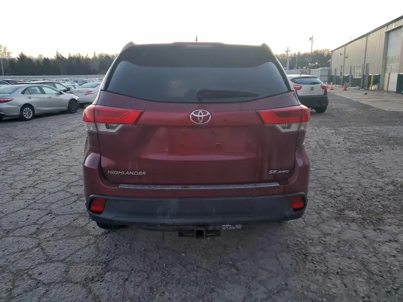 2017 TOYOTA HIGHLANDER SE  