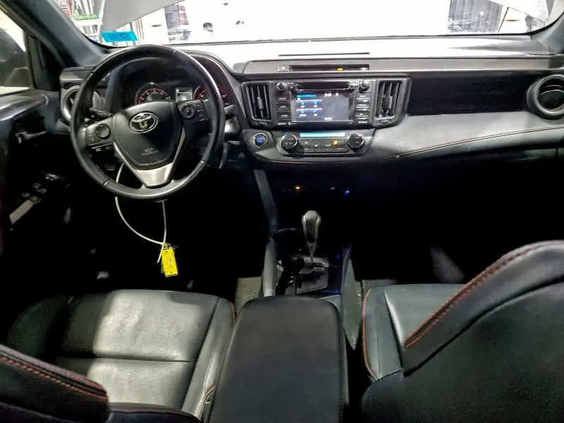 2016 TOYOTA RAV4 SE  
