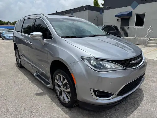 2019 CHRYSLER PACIFICA LIMITED  