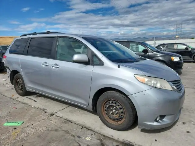 2011 TOYOTA SIENNA XLE  