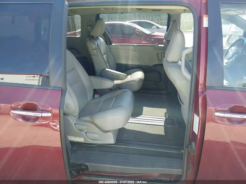 2017 TOYOTA SIENNA XLE PREMIUM 8 PASSENGER