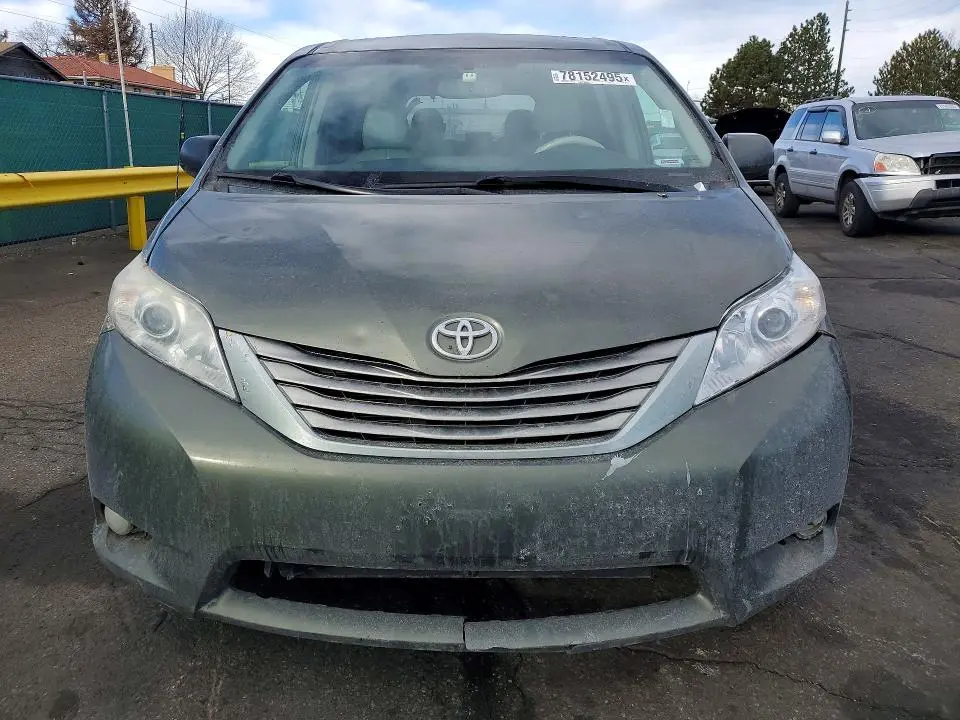 2013 TOYOTA SIENNA XLE  