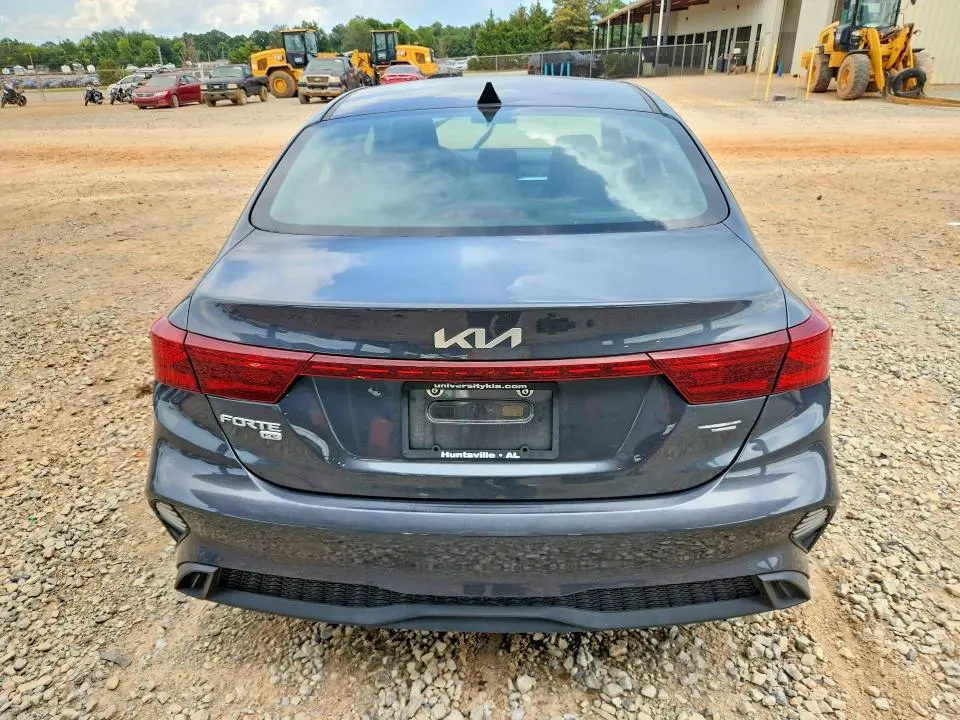 2023 KIA FORTE LX  
