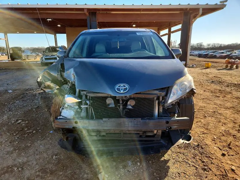 2011 TOYOTA SIENNA XLE  