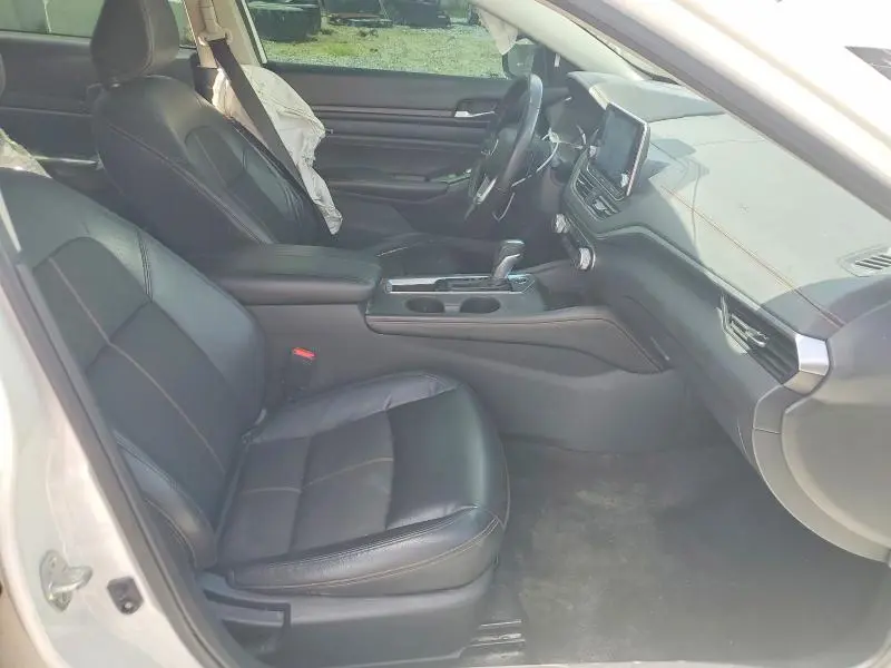 2022 NISSAN ALTIMA SR  