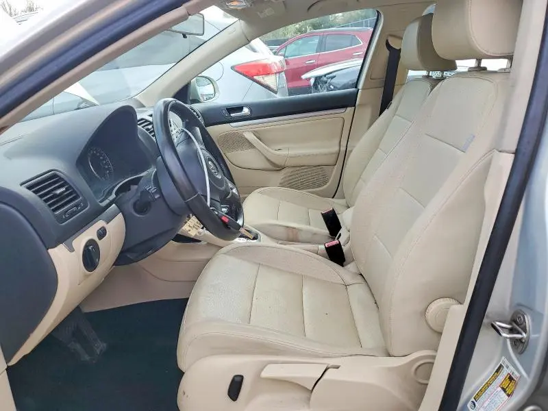 2010 VOLKSWAGEN JETTA SE  