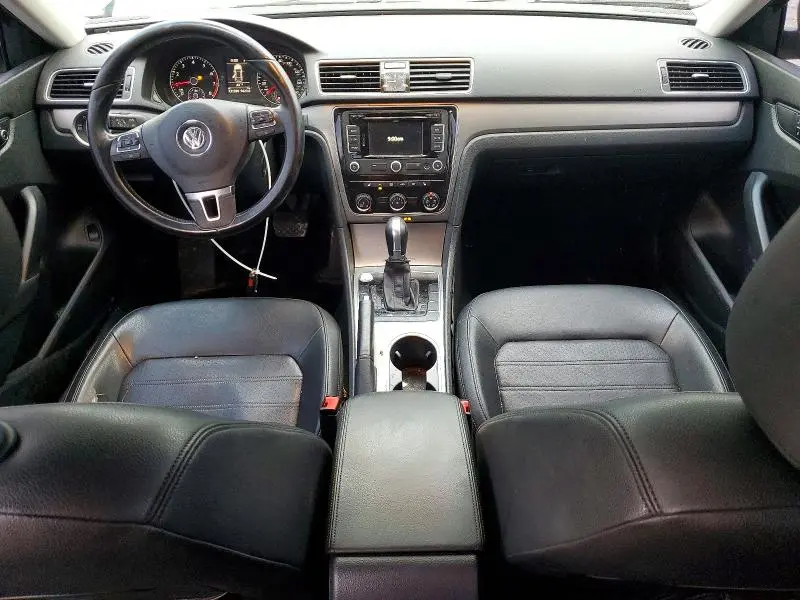 2015 VOLKSWAGEN PASSAT SE  