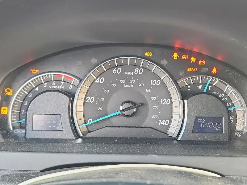 2013 TOYOTA CAMRY SE  