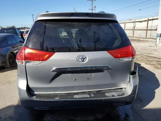 2013 TOYOTA SIENNA XLE  