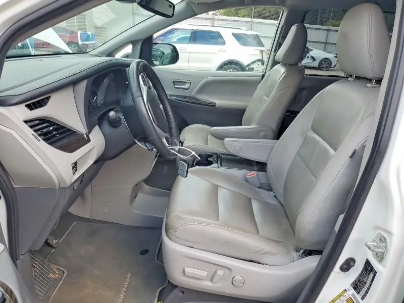 2020 TOYOTA SIENNA XLE 8-PASSENGER  