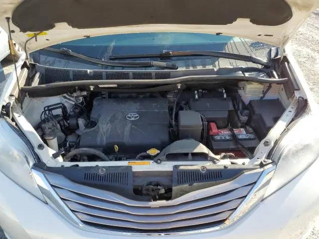 2015 TOYOTA SIENNA XLE  