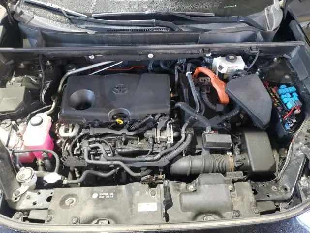 2021 TOYOTA RAV4 XLE  