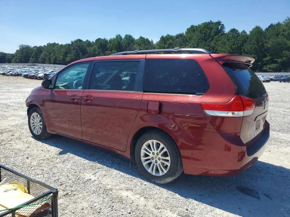 2014 TOYOTA SIENNA XLE 8-PASSENGER  