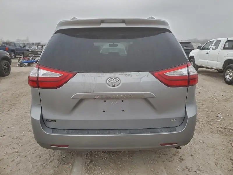 2015 TOYOTA SIENNA LE  