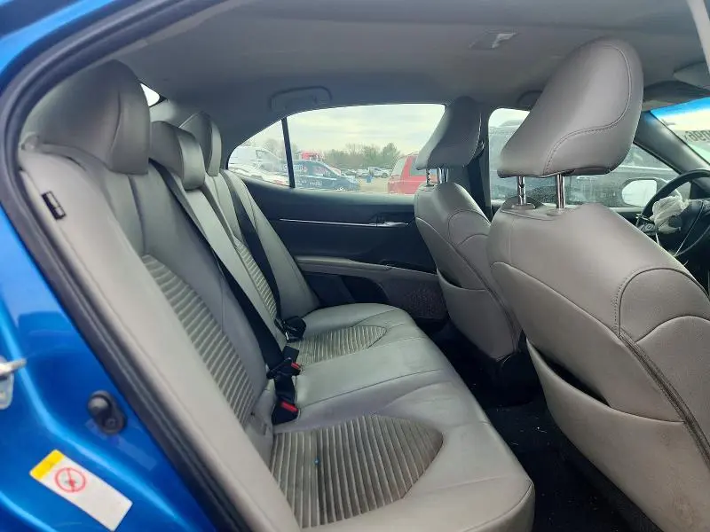 2019 TOYOTA CAMRY SE  