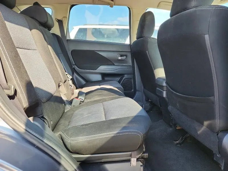 2018 MITSUBISHI OUTLANDER SE  