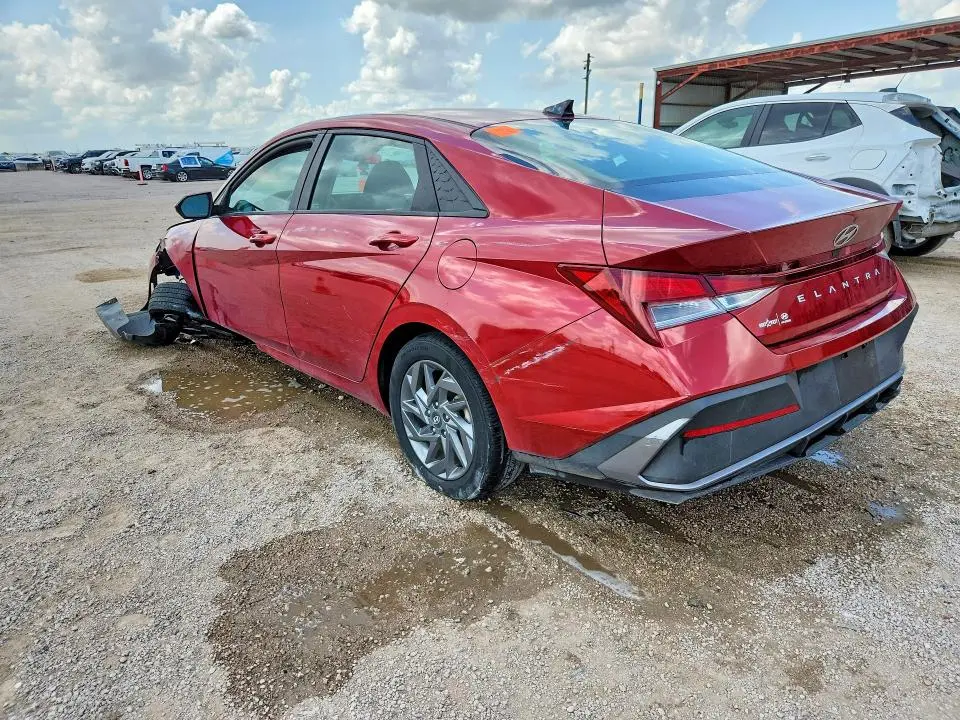 2024 HYUNDAI ELANTRA SEL  