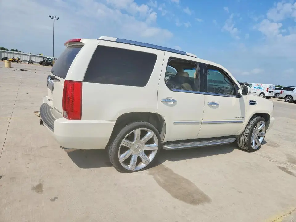 2011 CADILLAC ESCALADE LUXURY  