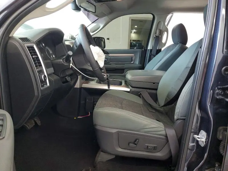 2016 RAM 1500 SLT  