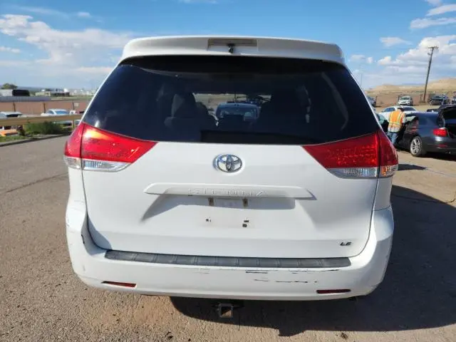 2014 TOYOTA SIENNA LE  