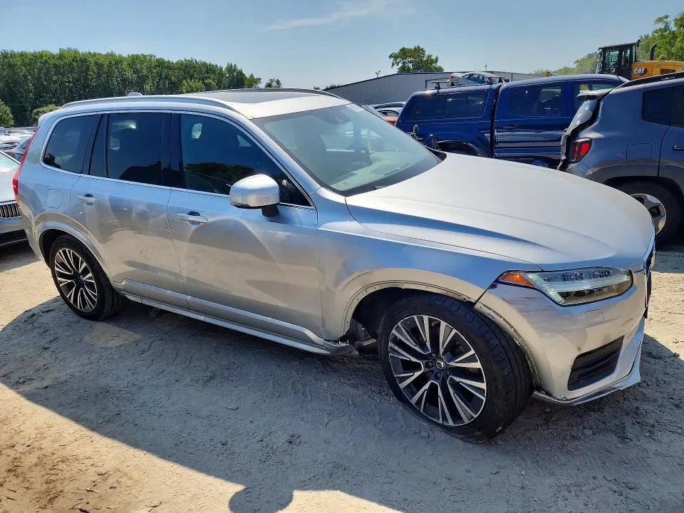 2022 VOLVO XC90 T6 MOMENTUM  